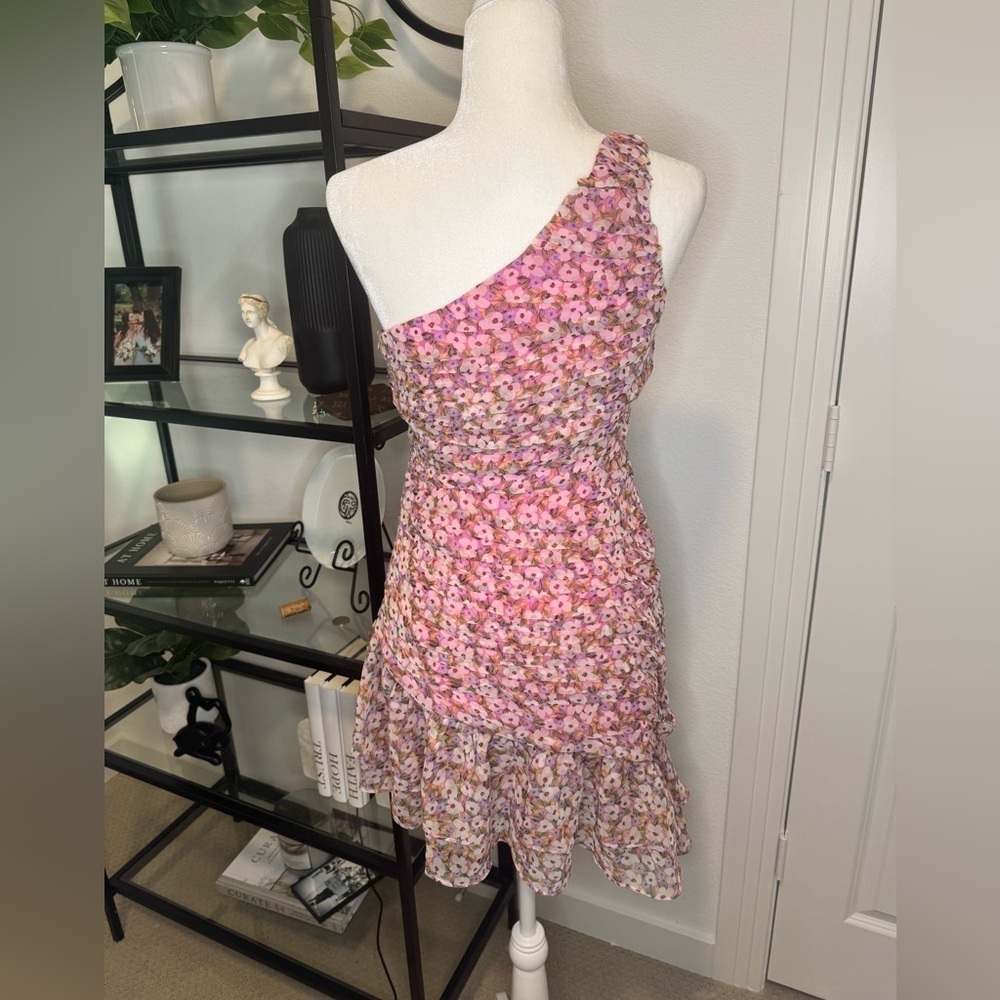 NWT ASTR THE LABEL SHUTTER PLEAT MINI WEDDING GUEST FLORAL PINK DRESS SIZE M - Picture 5 of 8